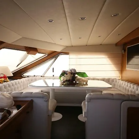 Botel Nauta Boat & Breakfast *
