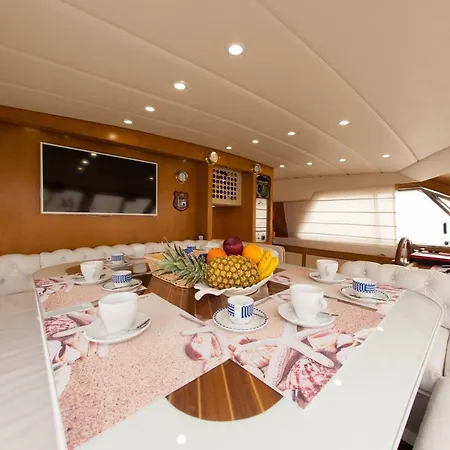 Vita Nauta Boat & Breakfast Гаэта
